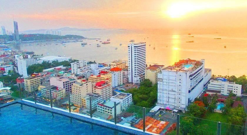 The Base Central Pattaya Exterior photo