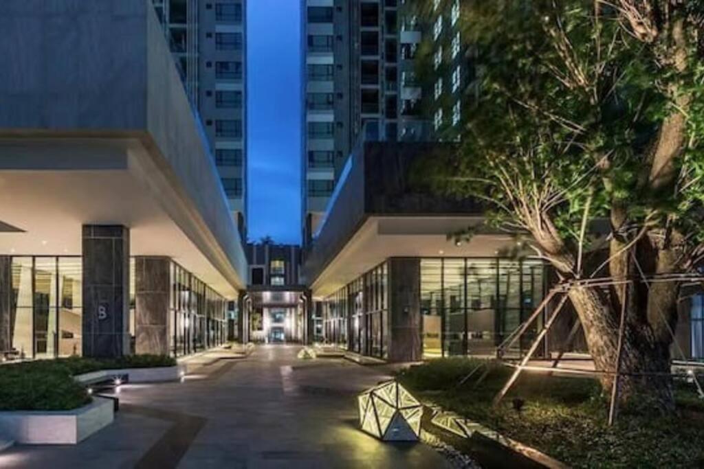 The Base Central Pattaya Exterior photo