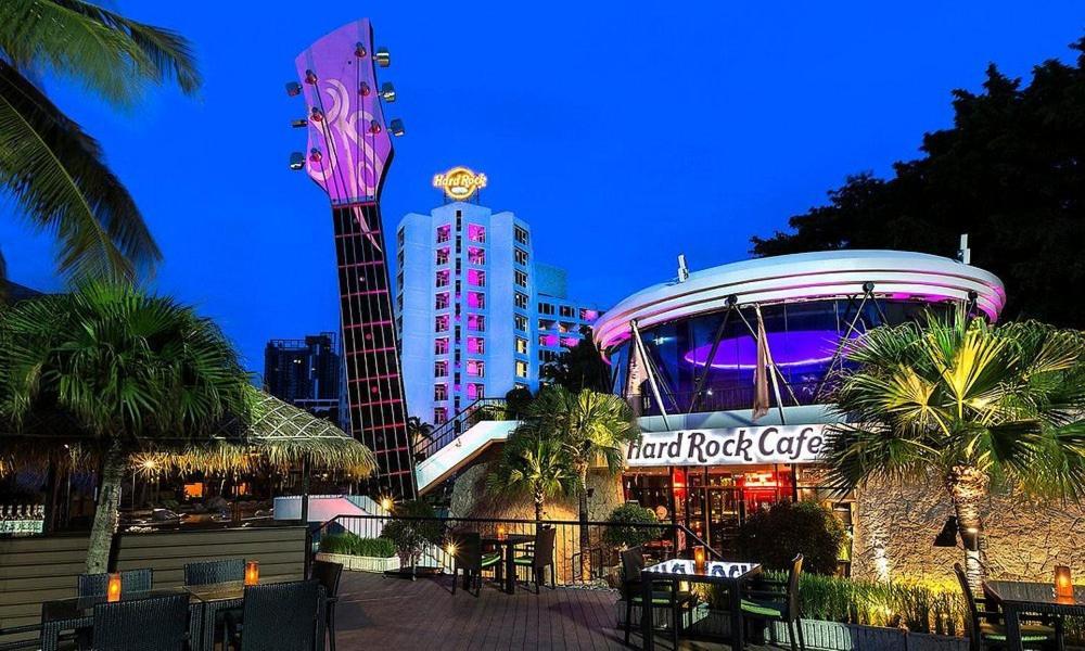 The Base Central Pattaya Exterior photo