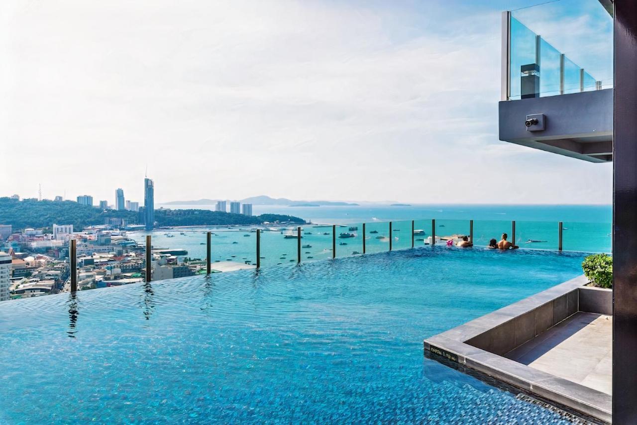 The Base Central Pattaya Exterior photo