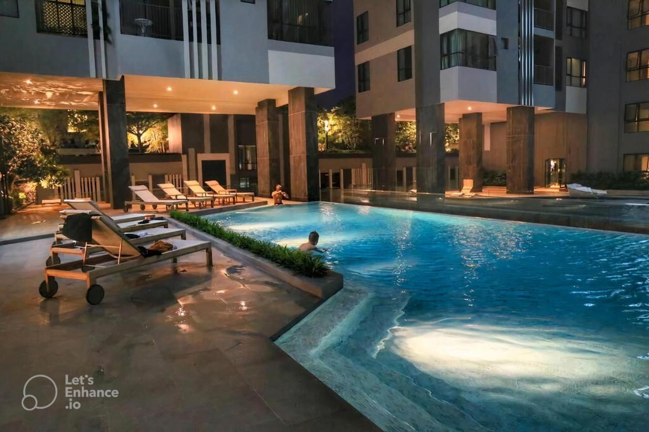 The Base Central Pattaya Exterior photo